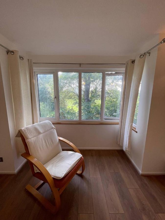 Lovely 2 Bedroom Flat With Free Parking, Great Transport Links To Central London, The Excel Centre, Canary Wharf And The O2! Extérieur photo